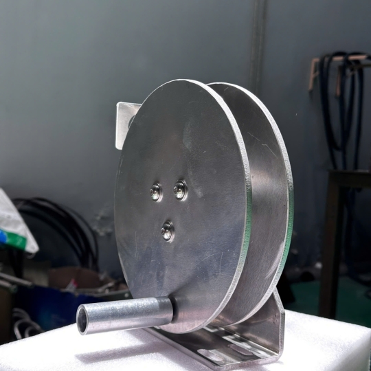 Rulo cuốn cáp tĩnh điện bằng nhôm 1/8 inch 75 feet quay tay, model: SCR18A7501-MC, hiệu: TECHNOJET